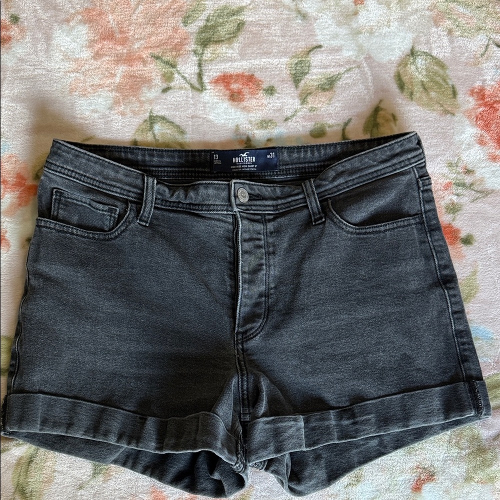 Hollister size 13 high rise mom Shorts 3”